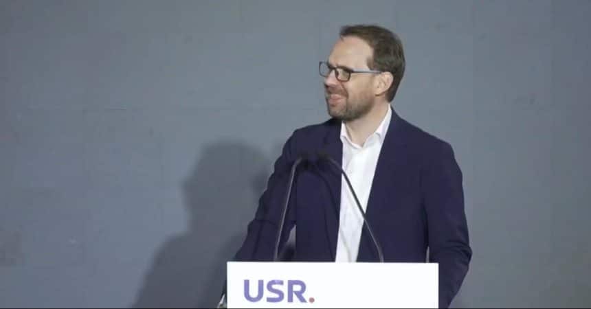 Dominic Fritz vorbind la tribună în cadrul congresului USR de la Sibiu