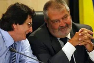 Foștii primari ai Timișoarei, Nicolae Robu și Gheorghe Ciuhandu, achitați definitiv în dosarul vânzărilor de locuințe.