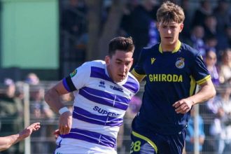 Jucătorii de la Politehnica Timișoara sărbătoresc golul marcat în meciul cu Ghiroda, scor 1-0, în primul joc oficial din 2026