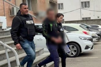 Tonomat de lapte vandalizat în Piața Unirii din Simeria după o tentativă de furt.