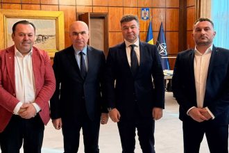 Marilen Pirtea, Ilie Bolojan și liderii PNL Timiș în timpul discuțiilor de la București despre viitorul județului.