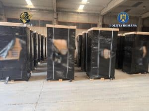 Tone de tutun și utilaje de producție descoperite de DIICOT într-o fabrică ilegală de țigări la periferia municipiului Timișoara.