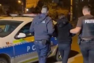 Echipaj de poliție intervenind în Orăștie pentru un flagrant de încălcare a ordinului de protecție cu armă albă.