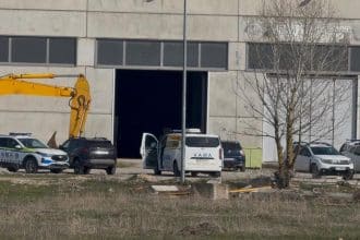 Muncitori din Republica Moldova și Ucraina audiați în cazul fabricii clandestine de țigări din Timișoara.