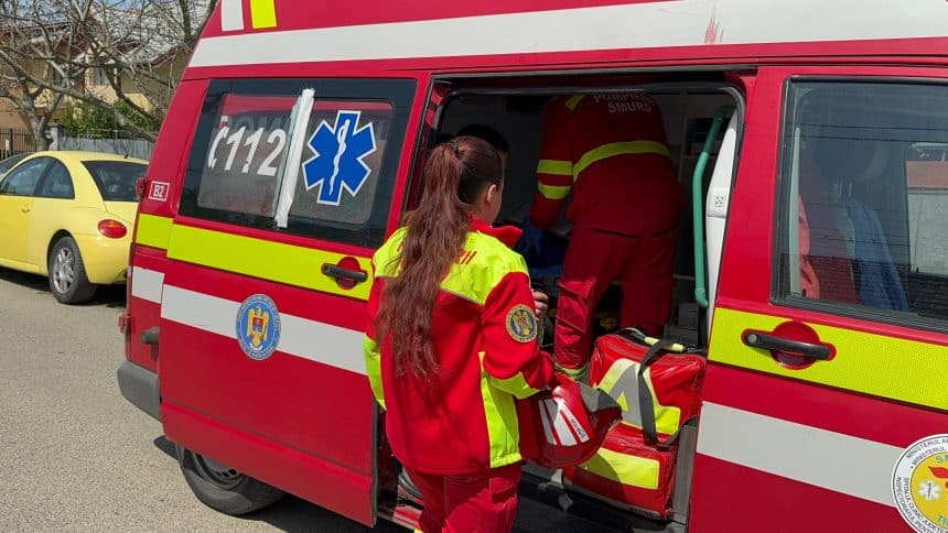 Echipaje de poliție la locul unui accident rutier pe strada Armoniei, unde două mașini s-au ciocnit.