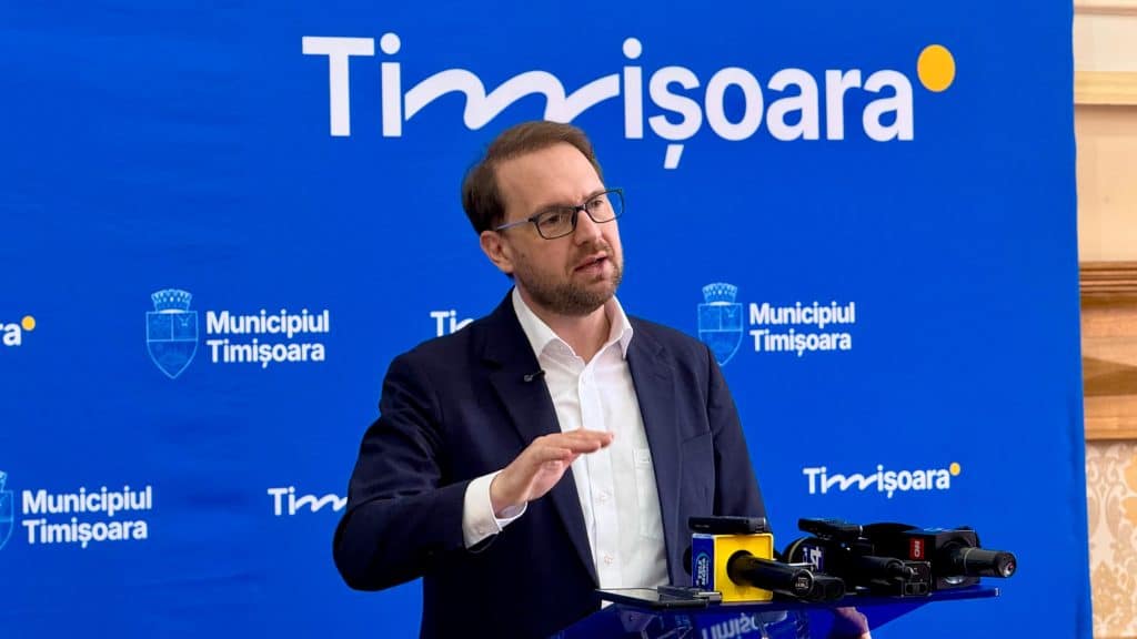 Dominic Fritz, președintele USR, avertizând asupra riscurilor economice în cazul prăbușirii guvernării actuale.