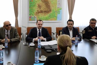 Raed Arafat și delegația HERA în timpul discuțiilor despre managementul crizelor sanitare la Ministerul Sănătății