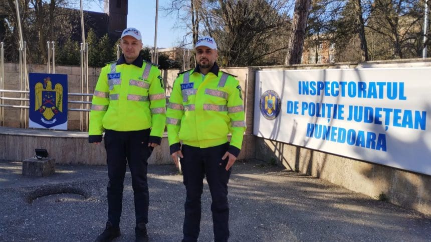 Doi polițiști din cadrul IPJ Hunedoara care au prins o persoană suspectată de furt în municipiul Deva.