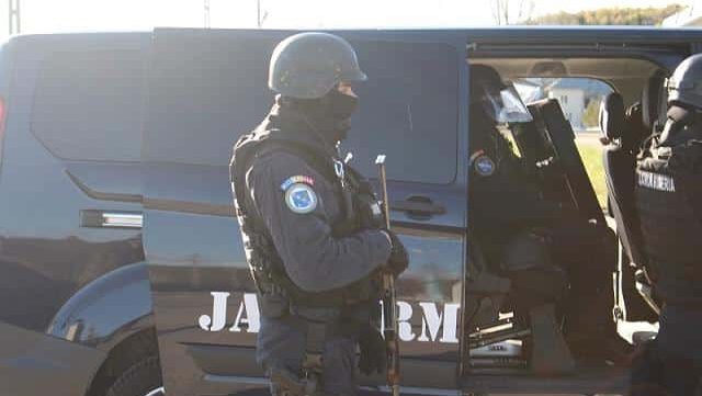 Pachete de tigari de contrabanda fara timbru ridicate de jandarmii din Timisoara in zona Iosefin