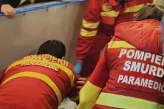 un minor a fost accidentat de o poartă metalică.