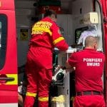 Echipaje de poliție și ambulanță SMURD intervenind la locul unui accident rutier pe Calea Bogdăneștilor din Timișoara.