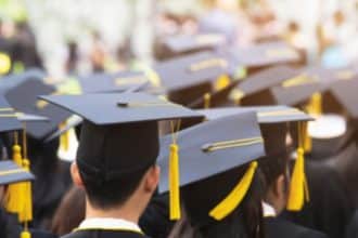 dificultatea admiterii la facultățile de arte plastice și design în comparație cu facultățile teoretice