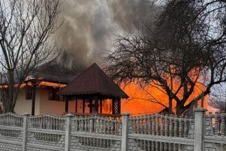 Incendiu violent în Hărțăgani