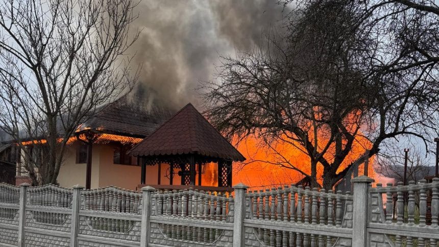 Incendiu violent în Hărțăgani