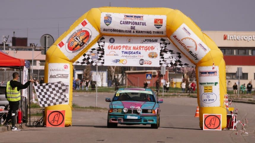 Mașini de raliu în timpul unor drifturi spectaculoase la Grand Prix Mărțișor Timișoara 2026, pe traseul din zona Calea Buziașului