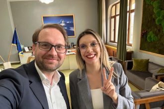 Dominic Fritz și ministra Diana Buzoianu în contextul moțiunii depuse împotriva acesteia