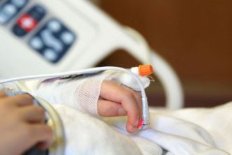 Copil bolnav la spital