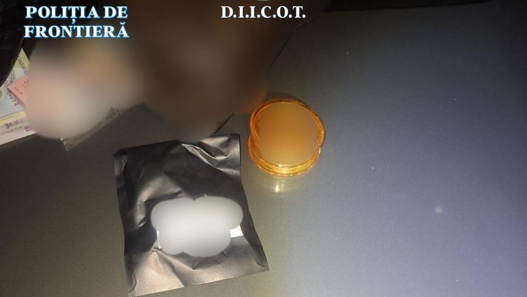 Pachete de canabis confiscate de polițiștii de frontieră la punctul de trecere Nădlac în urma unui flagrant DIICOT Arad.