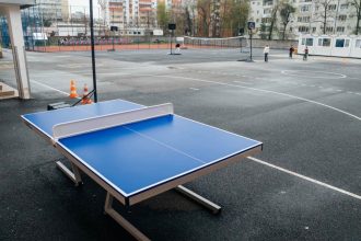 Mese de ping pong în școlile din Timișoara
