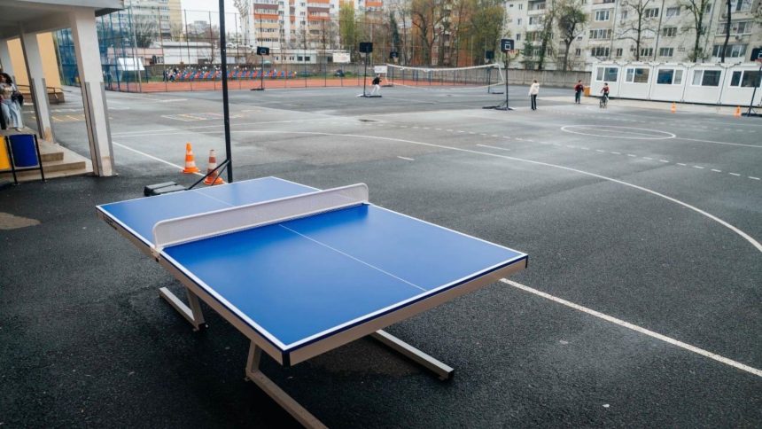 Mese de ping pong în școlile din Timișoara