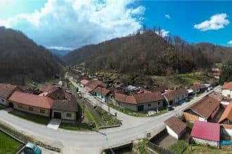 Traseul drumului județean DJ 684 care va fi modernizat între Coșava și limita cu județul Caraș-Severin.