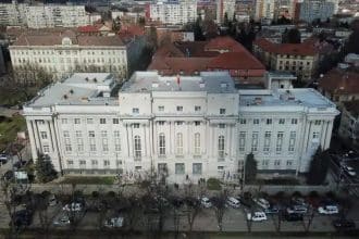 Președintele CJ Timiș, Alfred Simonis, prezentând cifrele bugetului record pentru anul 2026, cu accent pe investiții.