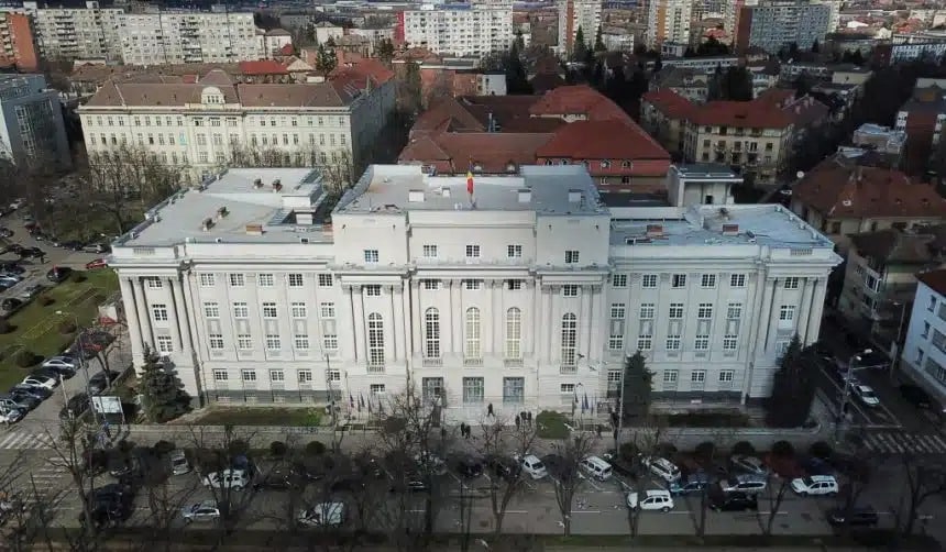 Președintele CJ Timiș, Alfred Simonis, prezentând cifrele bugetului record pentru anul 2026, cu accent pe investiții.