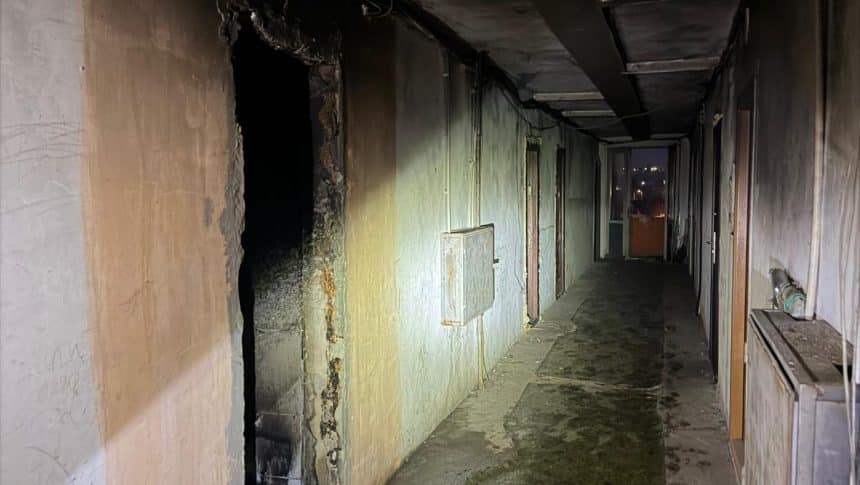 Incendiu bloc Petrila: 50 de oameni evacuați de pompieri