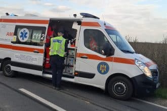 Echipaje SMURD și ambulanță la suprafața minei din Petrila, județul Hunedoara, după un accident de muncă mortal.