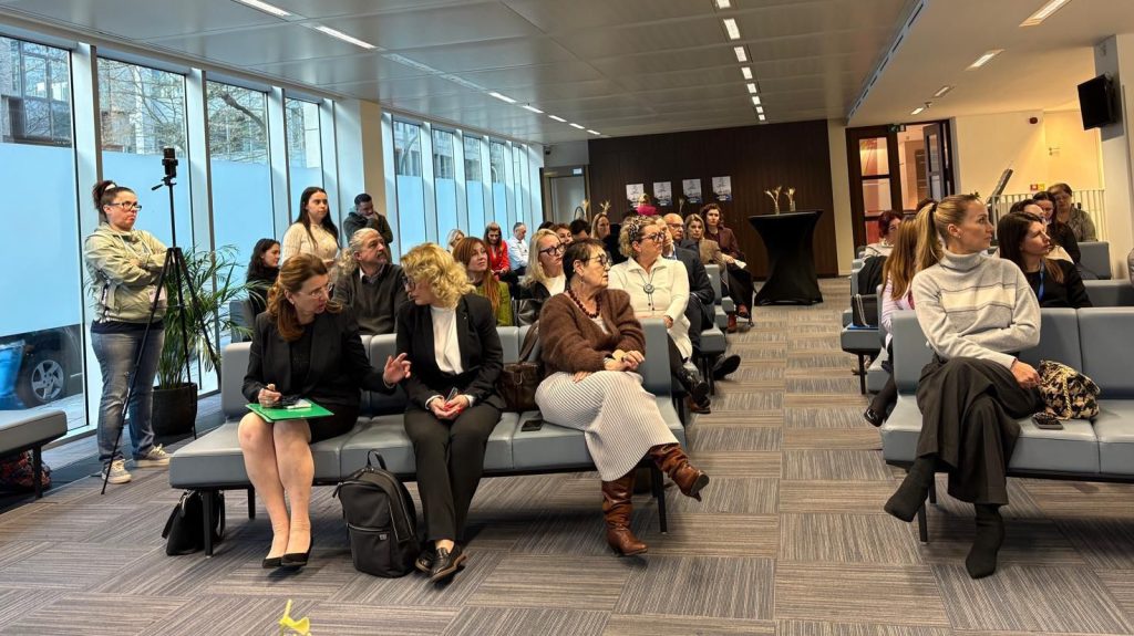 Rectorul USVT Timișoara, Cosmin Alin Popescu, la lansarea campaniei Uniți prin Educație în Belgia, alături de oficialități.