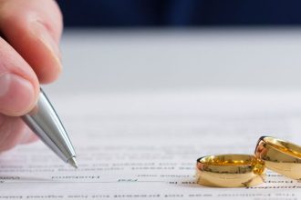 Lege păstrare nume după divorț 2026: Schimbare USR adoptată