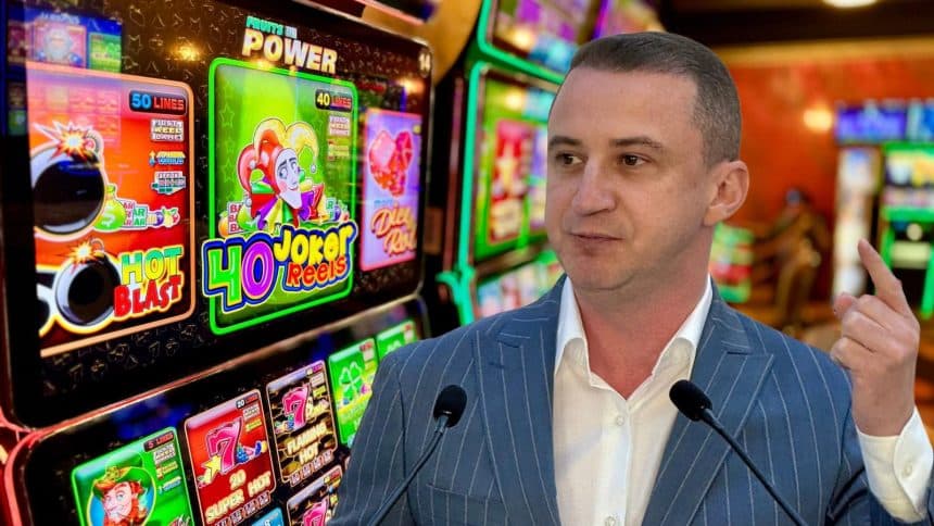 Președintele CJ Timiș, Alfred Simonis, prezentând inițiativa de finanțare a școlilor în schimbul eliminării sălilor de jocuri de noroc.