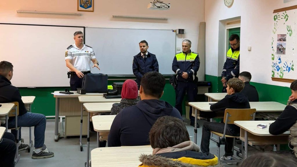 Educație rutieră la Școala Gimnazială Jimbolia: Peste 70 de elevi au învățat regulile de circulație de la polițiștii IPJ Timiș