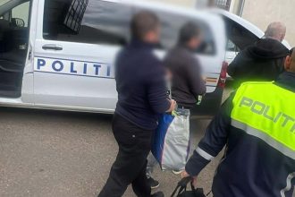 Tehnologie avansată pentru furturi auto: Doi cetățeni georgieni, prinși de polițiștii din Timiș după ce au spart mașini în Dumbrăvița