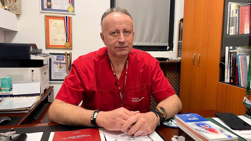 Prof. univ. dr. Ovidiu Mederle de la Spitalul Municipal Timișoara oferind sfaturi despre alimentația moderată de Paște.