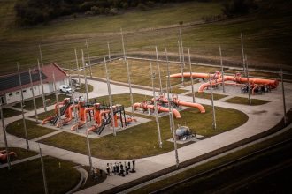 Trupe speciale și tehnică militară în zona Kanjiža, Serbia, securizând perimetrul conductei de gaze Balkan Stream după descoperirea unor dispozitive explozive.