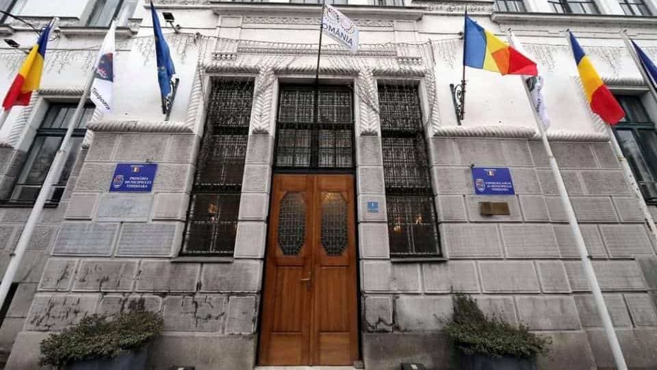 Clădirea Primăriei Timișoara, unde are loc reorganizarea administrativă și reducerea personalului prin digitalizare