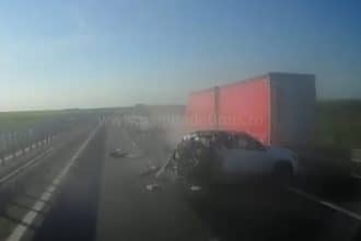 Intervenție de urgență la km 504: Echipajele de descarcerare și elicopterul medical au fost mobilizate pe sensul Timișoara – Arad.