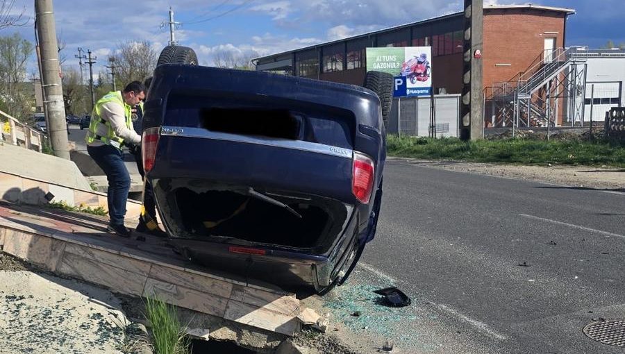 Intervenții contra-cronometru ale pompierilor din Hunedoara. Două victime la Hășdat și patru răniți grav la Bretea Română, după un impact cu o autobasculantă.