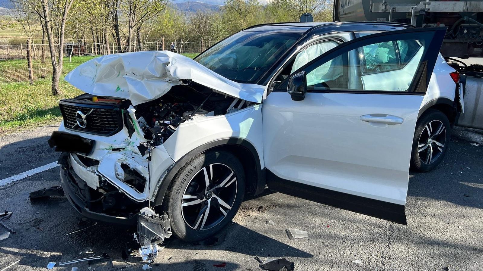 Intervenții contra-cronometru ale pompierilor din Hunedoara. Două victime la Hășdat și patru răniți grav la Bretea Română, după un impact cu o autobasculantă.