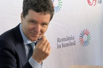 Președintele Nicușor Dan răspunzând întrebărilor presei din Timișoara despre stocurile de petrol și prețul la pompă.