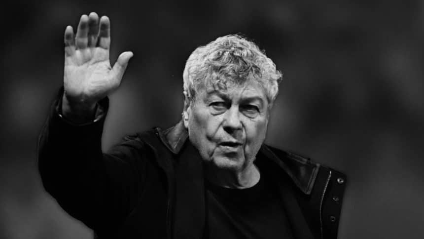 Fotografie alb-negru a lui Mircea Lucescu, zâmbind pe banca tehnică, reprezentând deceniile de glorie în fotbalul internațional.