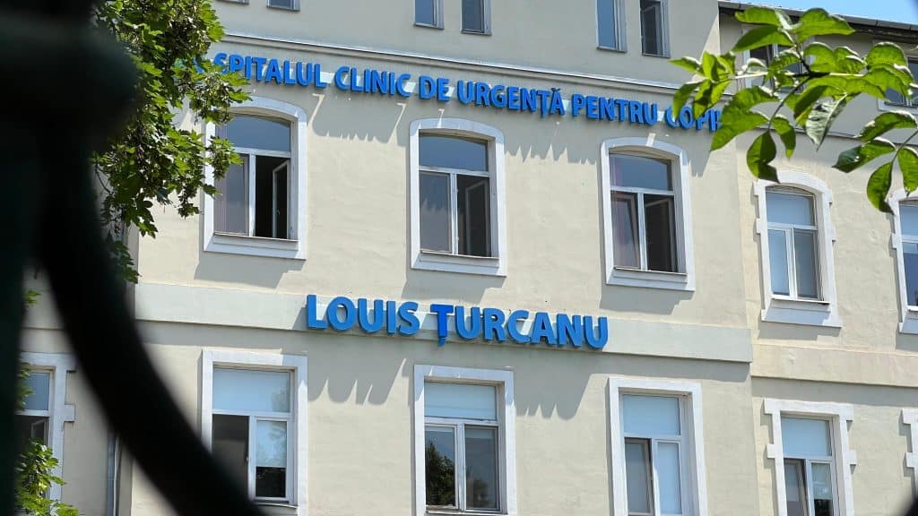 Fațada corpului C1 al Spitalului de Copii „Louis Țurcanu” din Timișoara, clădire istorică ce urmează să fie reabilitată termic.