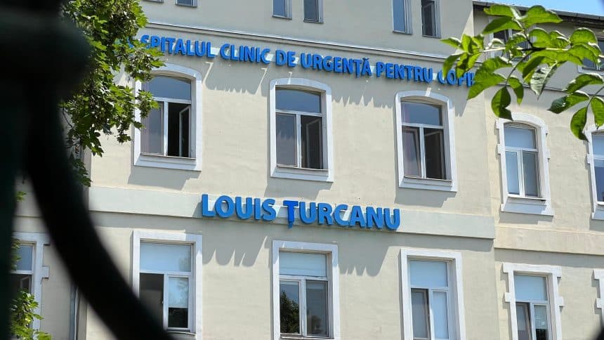 Fațada corpului C1 al Spitalului de Copii „Louis Țurcanu” din Timișoara, clădire istorică ce urmează să fie reabilitată termic.
