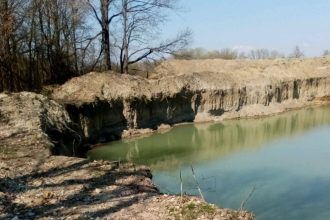 Măsuri drastice: Operatorii prinși fără autorizație sunt obligați să desființeze construcțiile și să refacă relieful afectat.