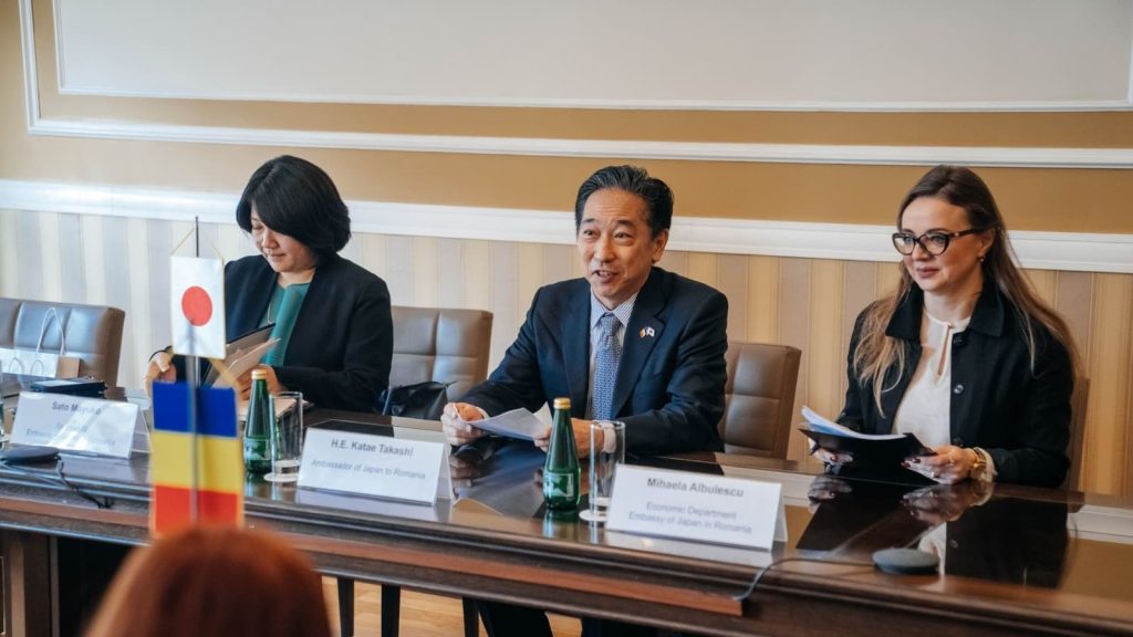 Ambasadorul Japoniei în România, Takashi Katae, discutând cu liderii administrației din Timiș despre parteneriate economice și culturale.