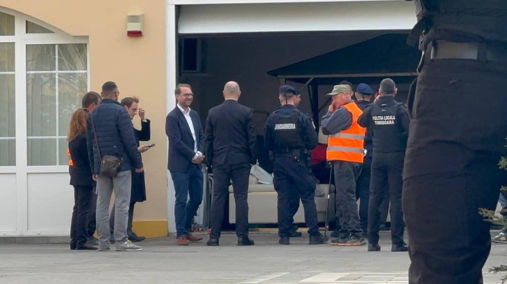 Autoritățile și primarul Dominic Fritz la evacuarea vilei istorice de pe bulevardul C.D. Loga nr. 52 din Timișoara.