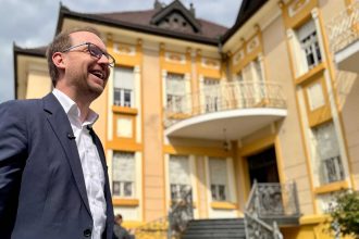 Interiorul vilei de pe C.D. Loga nr. 52 după evacuare, lăsat fără obiecte sanitare de foștii ocupanți.