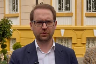 Dominic Fritz, președintele USR și primarul Timișoarei, avertizând asupra riscului de blocaj politic în România.