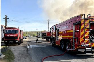 Echipaj ISU Timiș intervenind la o situație de urgență în timpul minivacanței de Paște din 2026.